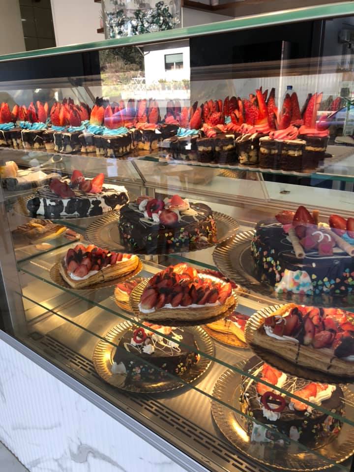 Bolos & tartes — Reposição ao longo do dia